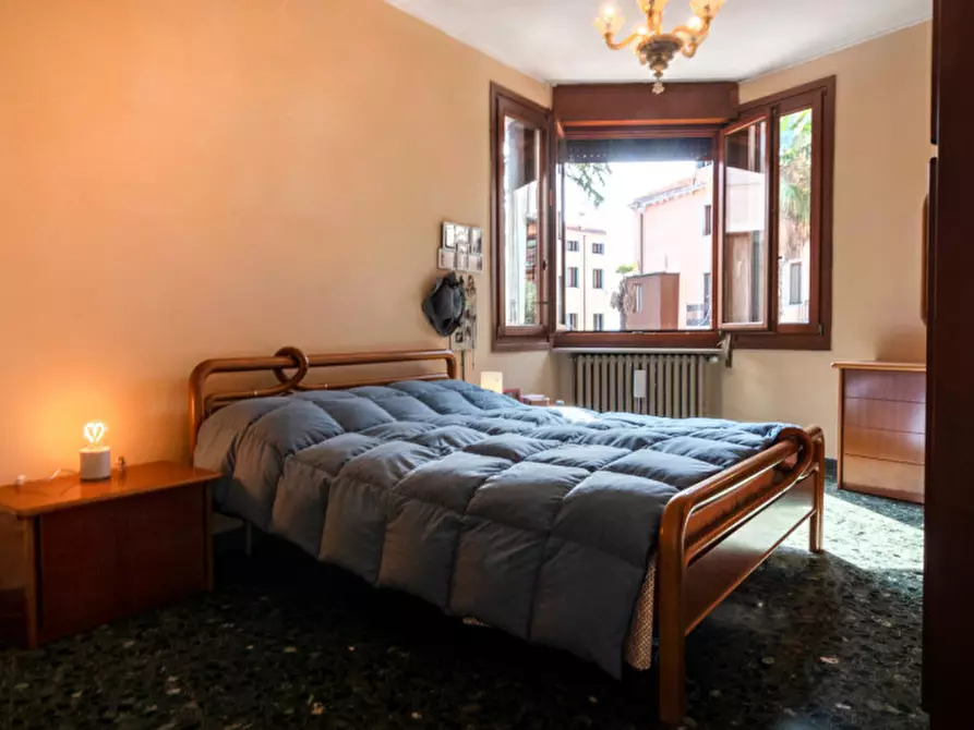 Immagine 9 di Appartamento in vendita  a Venezia