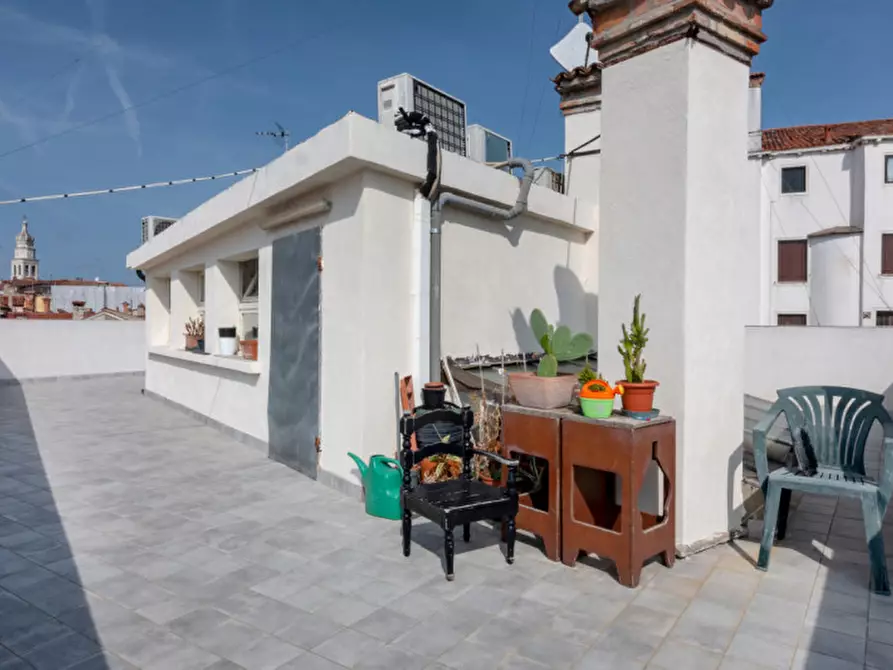 Immagine 17 di Appartamento in vendita  a Venezia