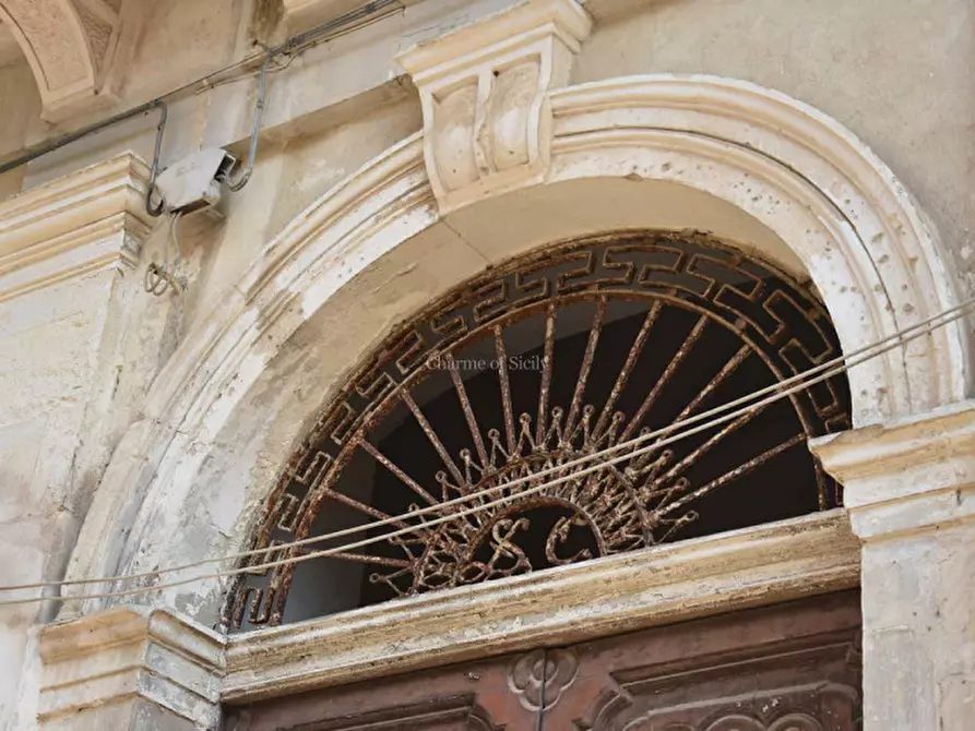 Immagine 2 di Palazzo in vendita  in Via Castellett a Modica