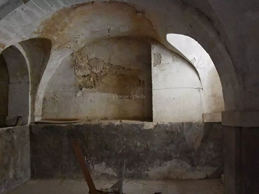 Immagine 11 di Palazzo in vendita  in Via Castellett a Modica