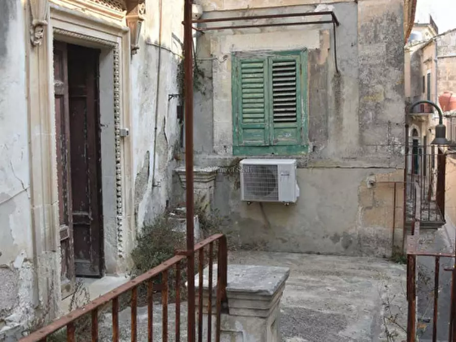 Immagine 14 di Palazzo in vendita  in Via Castellett a Modica