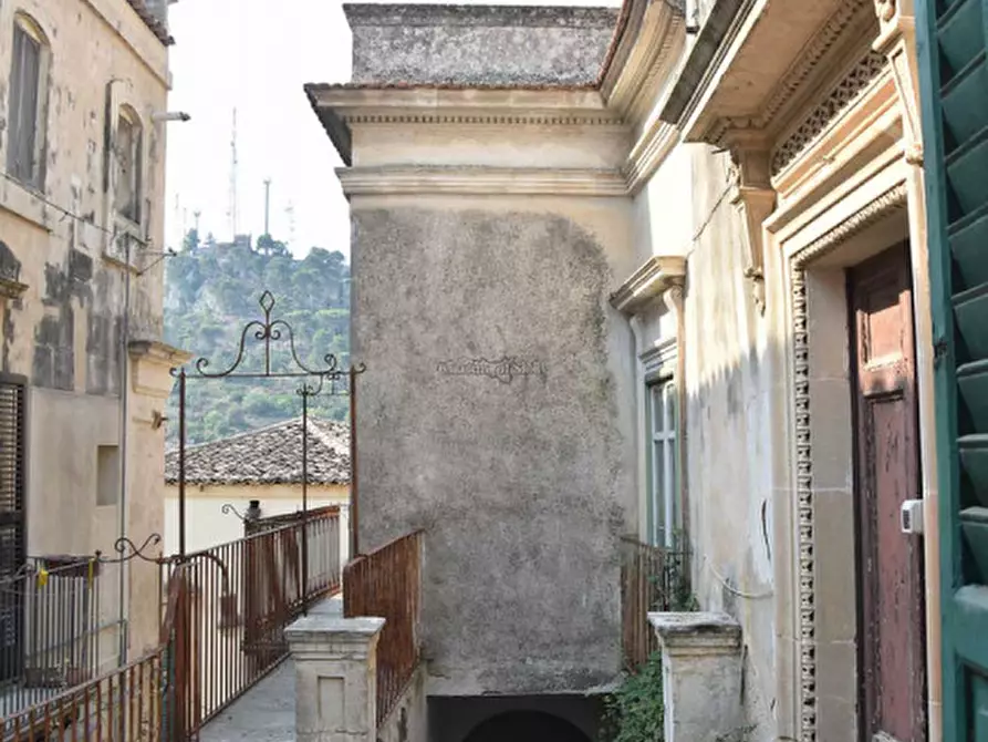 Immagine 15 di Palazzo in vendita  in Via Castellett a Modica