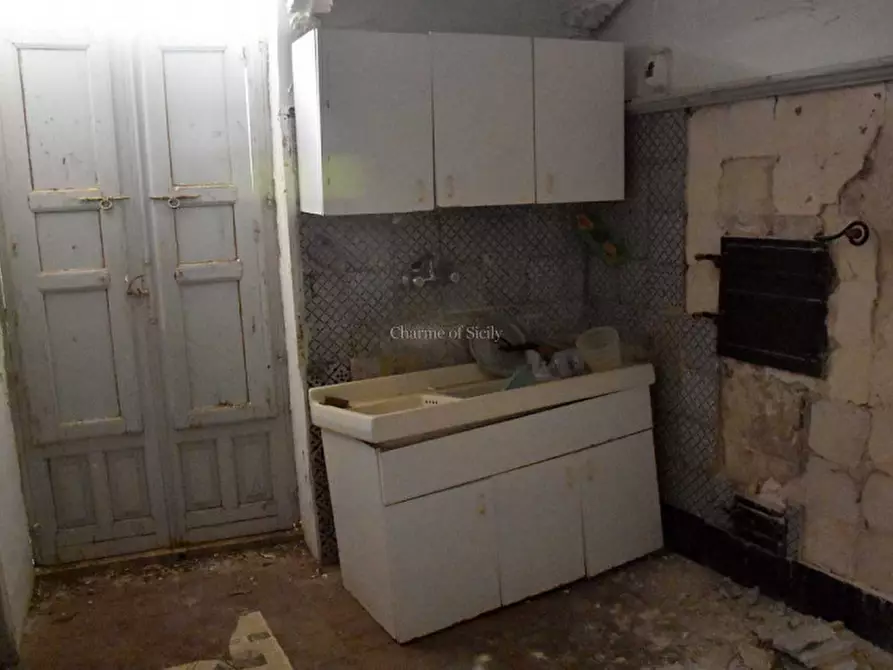 Immagine 30 di Palazzo in vendita  in Via Castellett a Modica