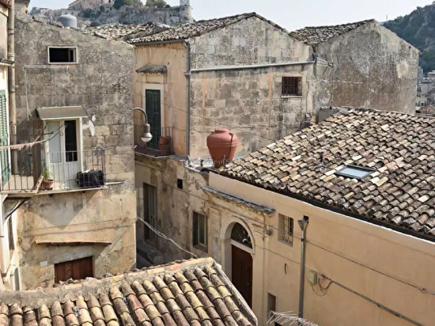 Immagine 35 di Palazzo in vendita  in Via Castellett a Modica