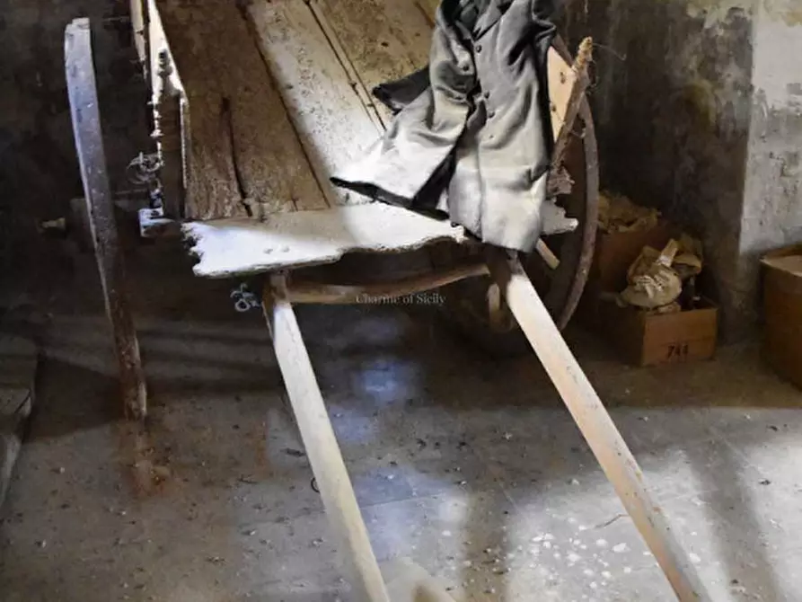 Immagine 41 di Palazzo in vendita  in Via Castellett a Modica