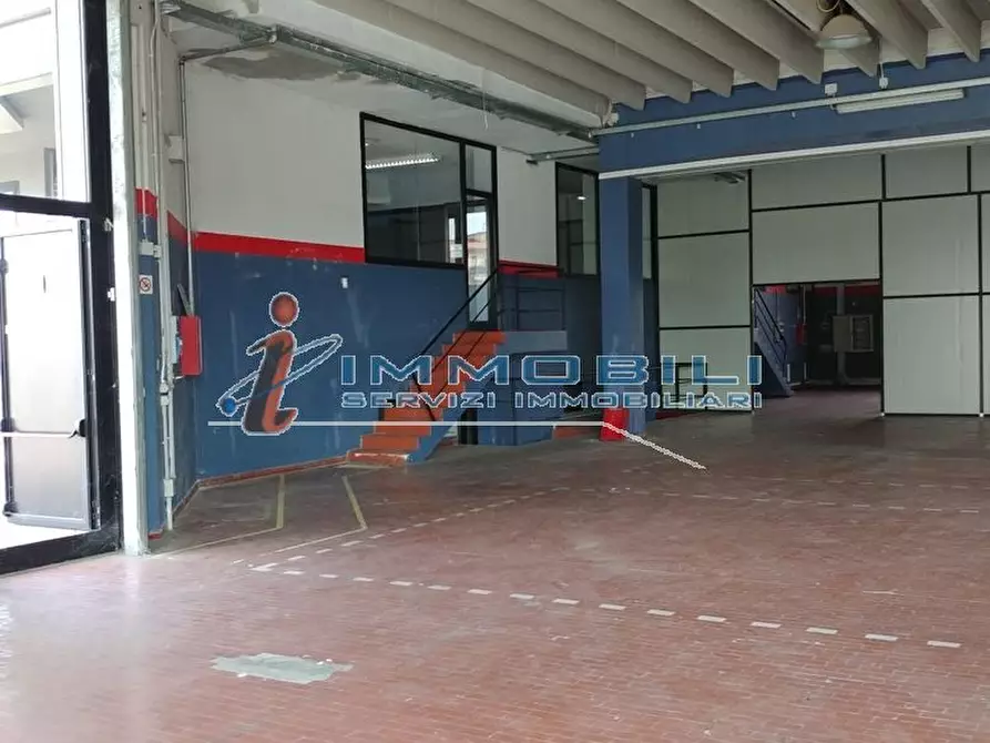 Immagine 6 di Negozio in affitto  in VIA QUATTRO NOVEMBRE a Cavenago Di Brianza