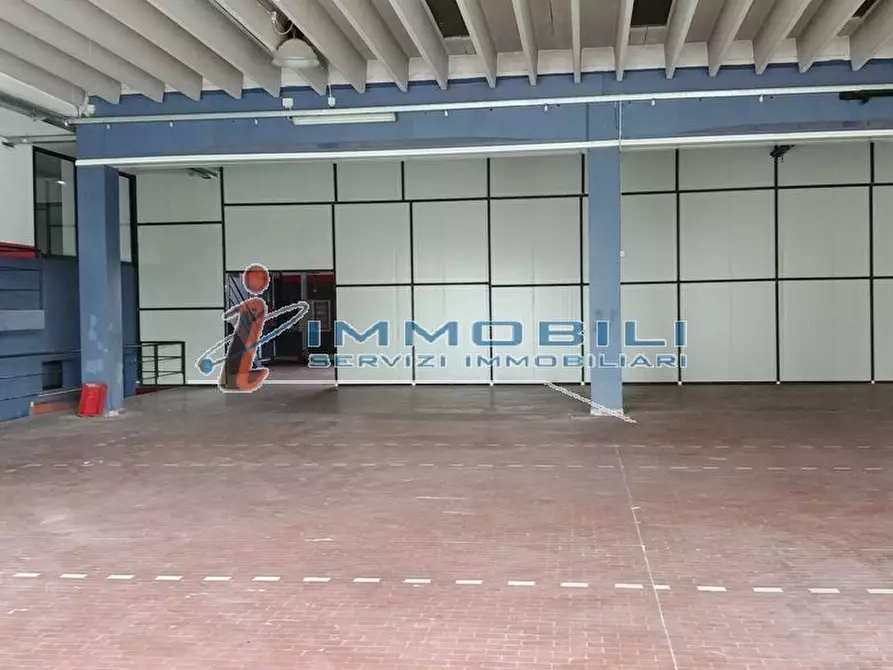 Immagine 7 di Negozio in affitto  in VIA QUATTRO NOVEMBRE a Cavenago Di Brianza