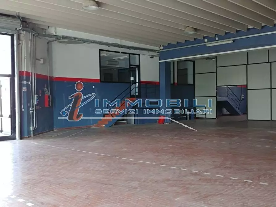 Immagine 9 di Negozio in affitto  in VIA QUATTRO NOVEMBRE a Cavenago Di Brianza