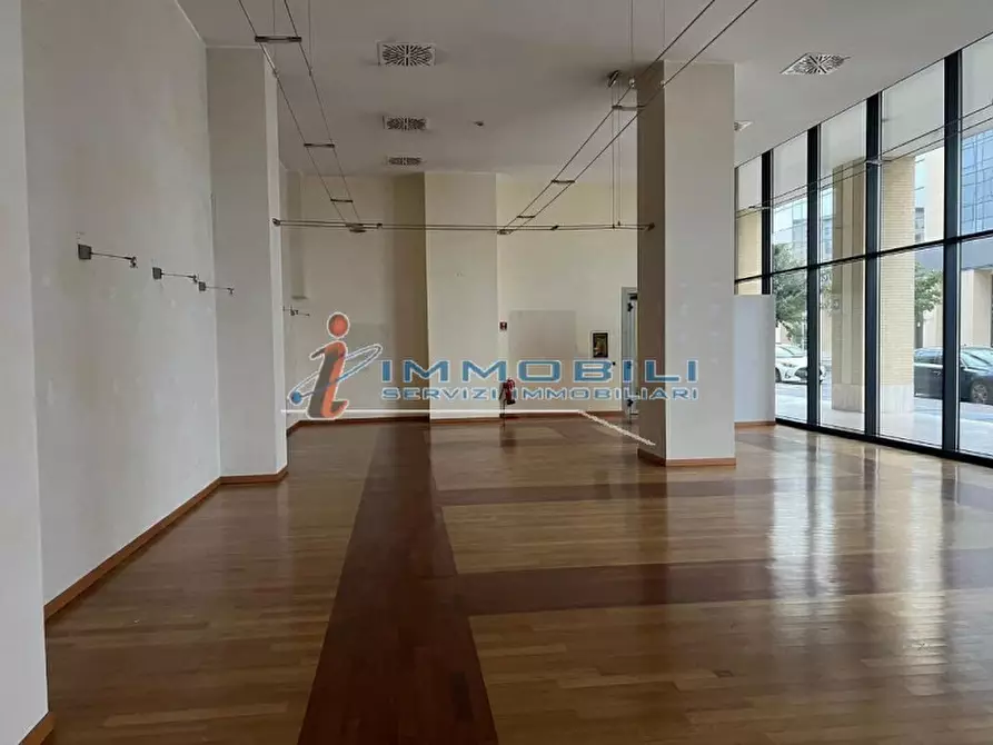 Immagine 11 di Negozio in affitto  in VIA CANTORE GEN. a Sesto San Giovanni