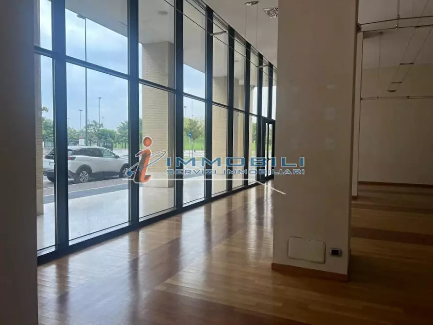 Immagine 15 di Negozio in affitto  in VIA CANTORE GEN. a Sesto San Giovanni