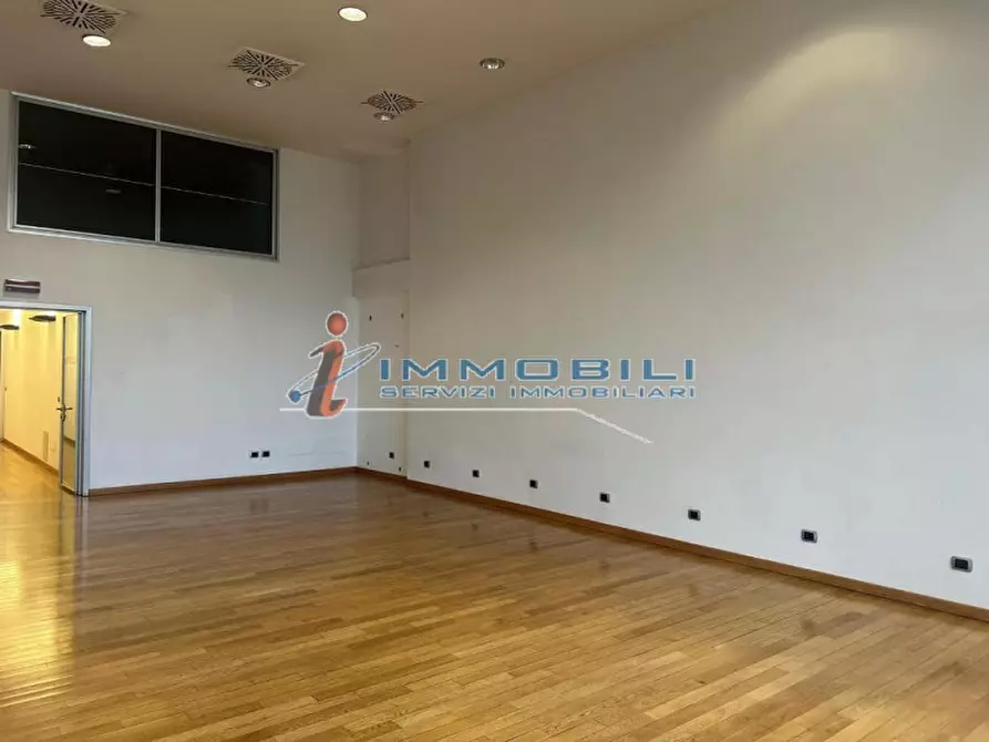 Immagine 4 di Attività commerciale in affitto  in VIA CANTORE GEN. a Sesto San Giovanni