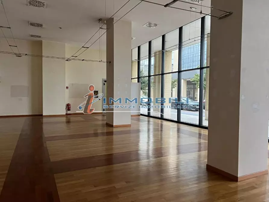 Immagine 10 di Attività commerciale in affitto  in VIA CANTORE GEN. a Sesto San Giovanni