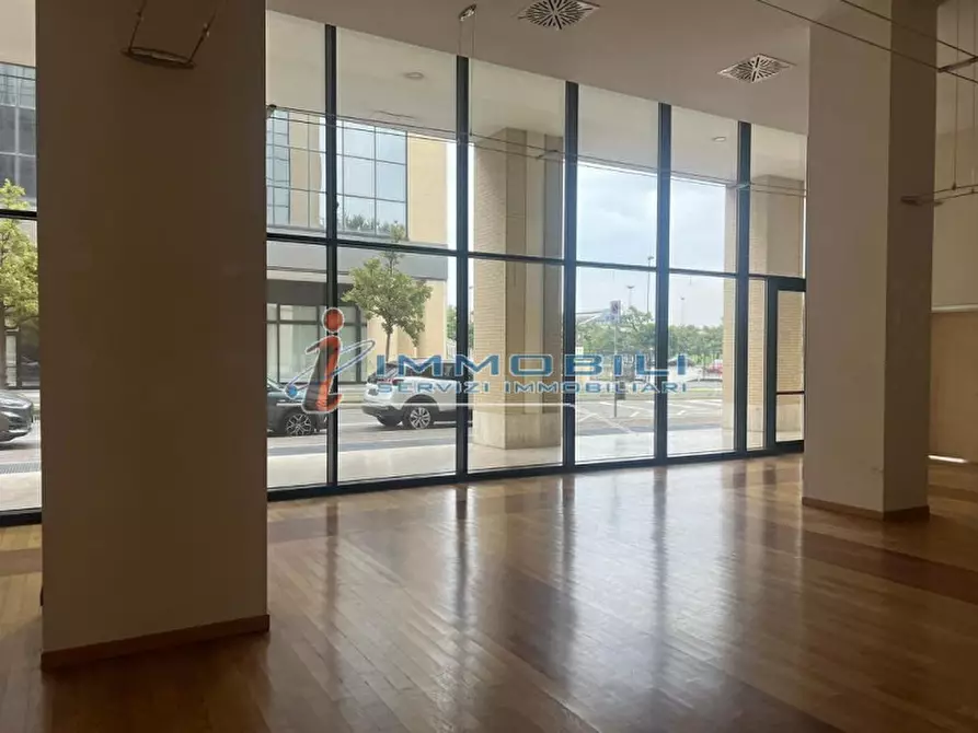 Immagine 12 di Attività commerciale in affitto  in VIA CANTORE GEN. a Sesto San Giovanni