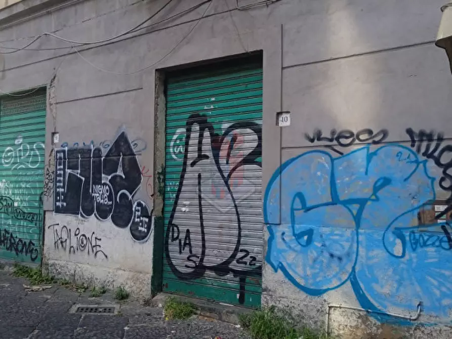 Immagine 7 di Negozio in vendita  in PIAZZA BOVIO a Napoli