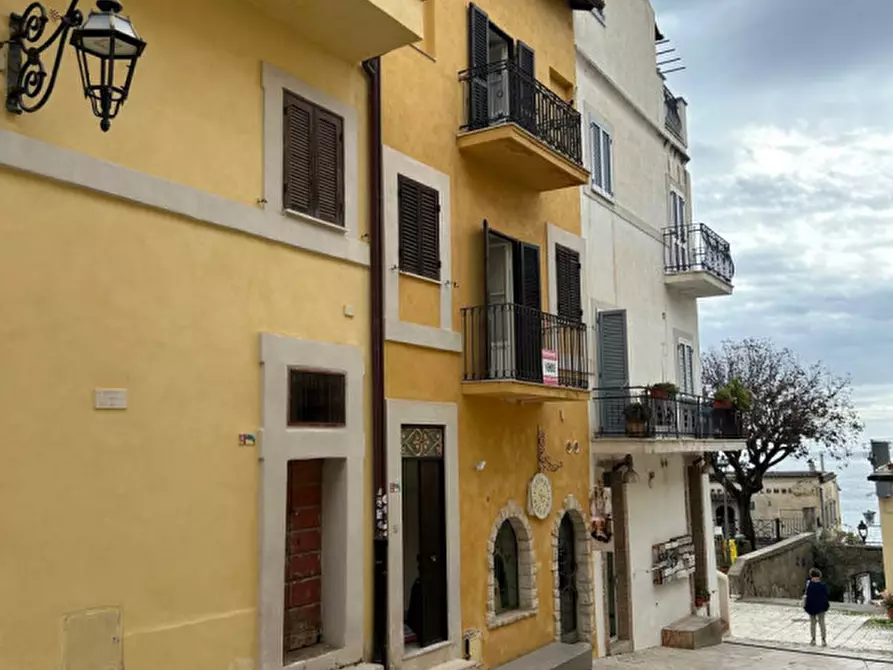 Immagine 1 di Palazzo in vendita  in CORSO VITTORIO EMANUELE a San Felice Circeo