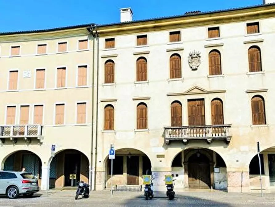 Immagine 3 di Negozio in affitto  in piazza Giorgione a Castelfranco Veneto