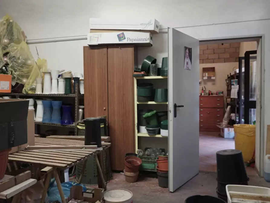 Immagine 41 di Negozio in vendita  in Via Colorno, 99 a Parma