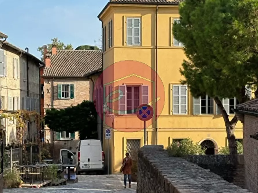 Immagine 1 di Negozio in vendita  a Santarcangelo Di Romagna
