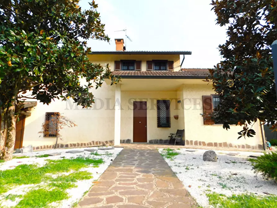 Immagine 1 di Villa in vendita  in via Fausto Coppi n° 37 a Gropello Cairoli