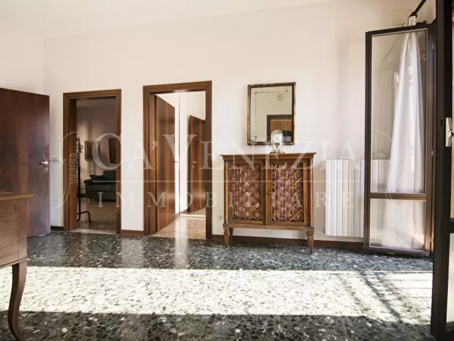 Immagine 11 di Appartamento in vendita  a Venezia