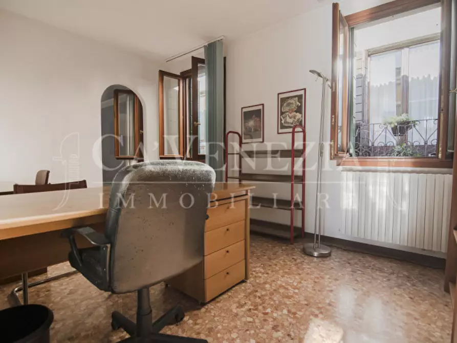 Immagine 21 di Appartamento in vendita  a Venezia
