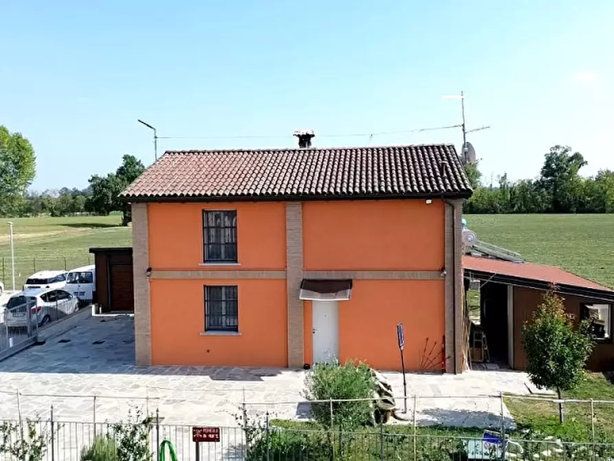 Immagine 2 di Villa in vendita  in Chero a Carpaneto Piacentino