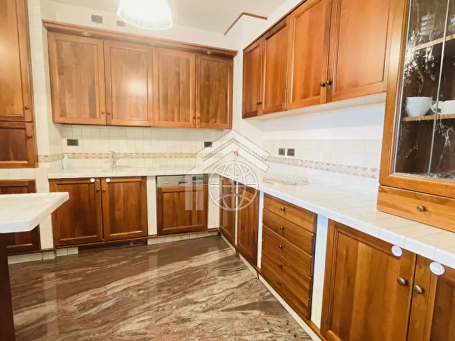 Immagine 7 di Appartamento in affitto  in Via Brusada a Gardone Riviera