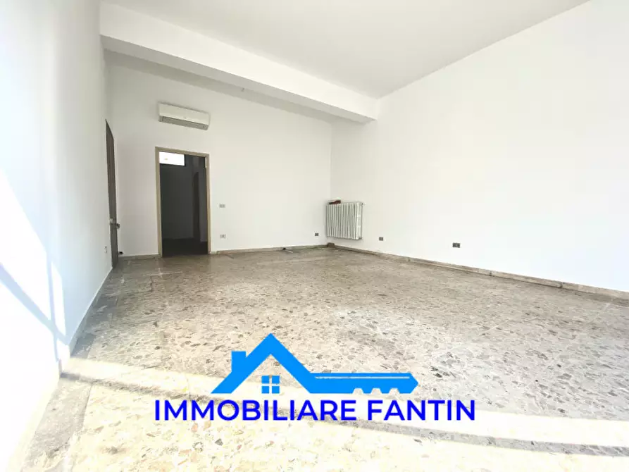 Immagine 13 di Negozio in vendita  in Via San Zeno 15D a Treviso
