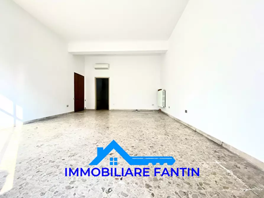 Immagine 16 di Negozio in vendita  in Via San Zeno 15D a Treviso