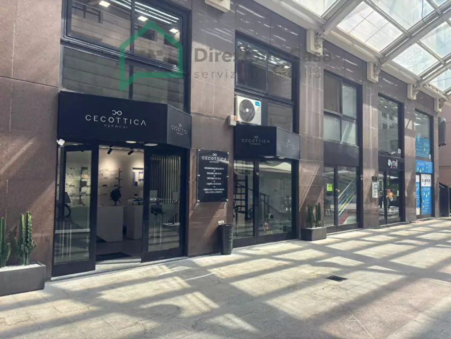 Immagine 1 di Negozio in vendita  in Centro Direzionale E/7 a Napoli