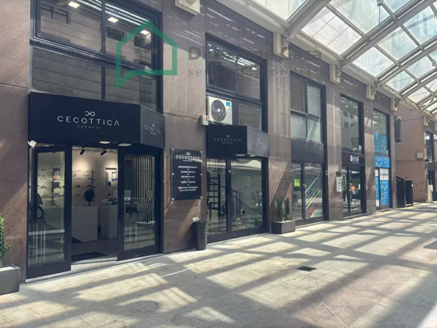 Immagine 3 di Negozio in vendita  in Centro Direzionale E/7 a Napoli