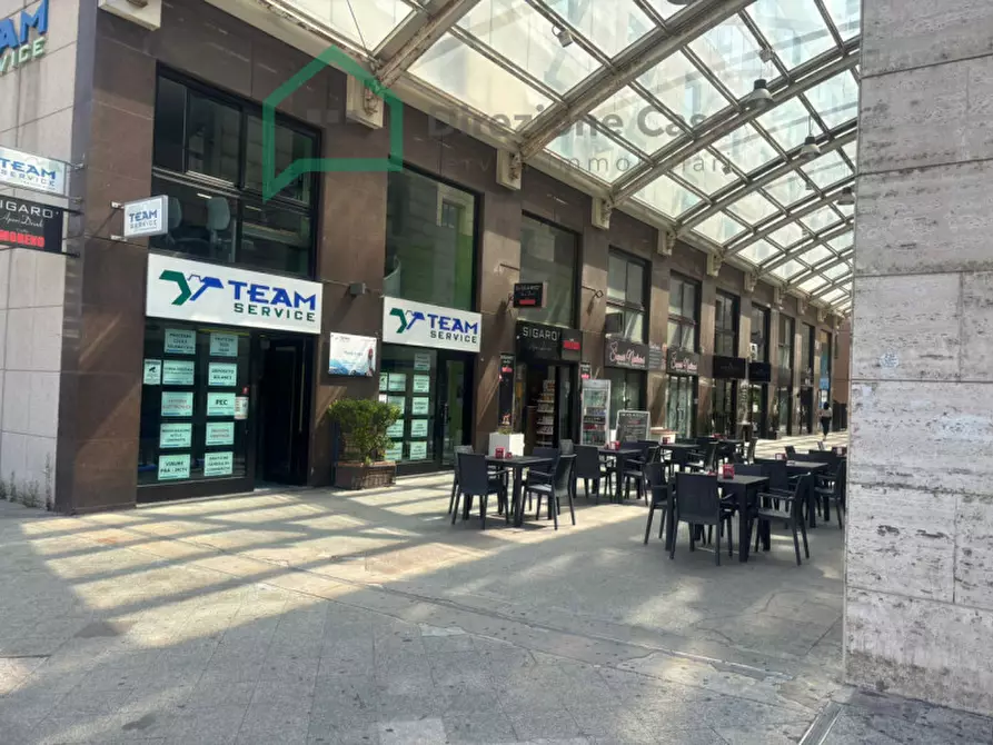 Immagine 5 di Negozio in vendita  in Centro Direzionale E/7 a Napoli