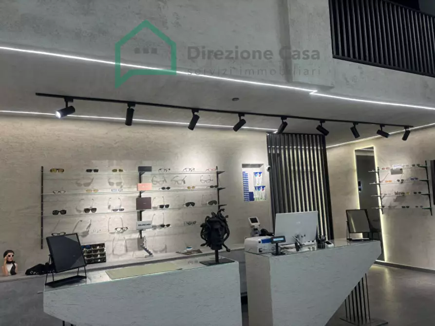 Immagine 9 di Negozio in vendita  in Centro Direzionale E/7 a Napoli
