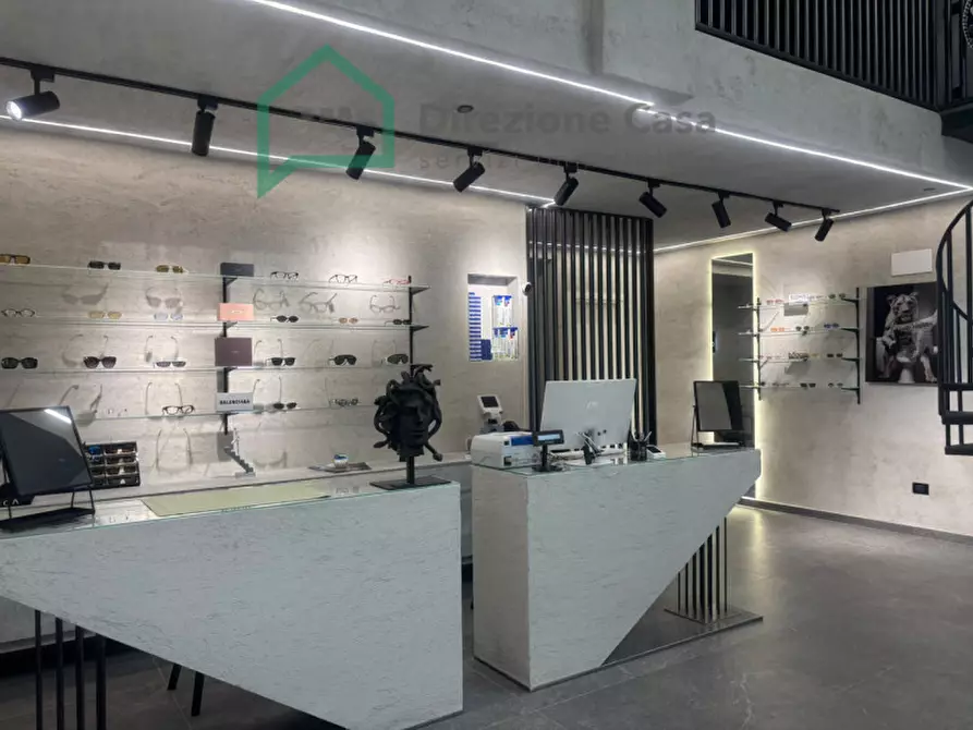 Immagine 10 di Negozio in vendita  in Centro Direzionale E/7 a Napoli