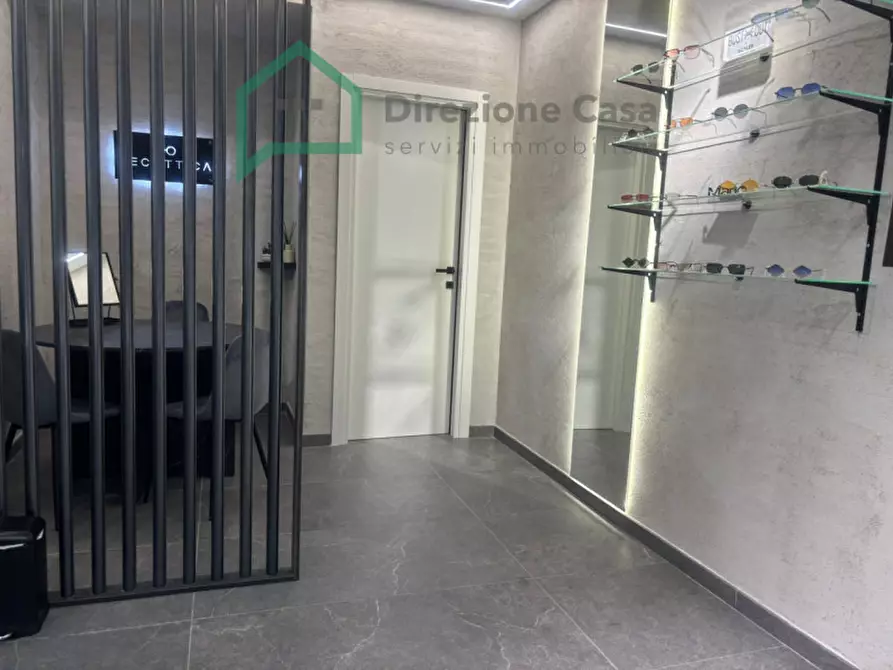 Immagine 11 di Negozio in vendita  in Centro Direzionale E/7 a Napoli