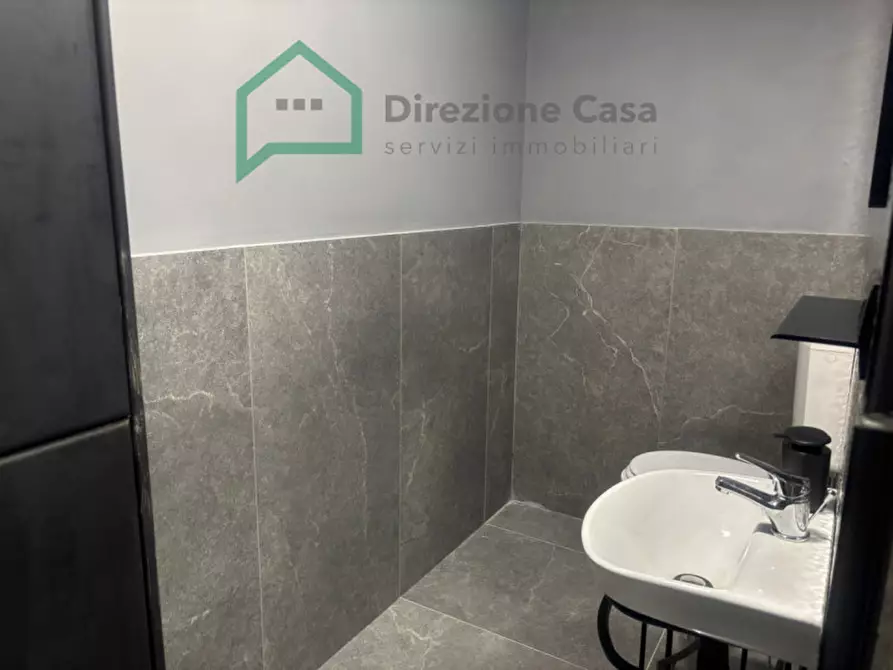 Immagine 16 di Negozio in vendita  in Centro Direzionale E/7 a Napoli