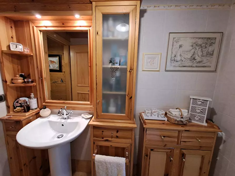 Immagine 21 di Villa in vendita  a Passignano Sul Trasimeno