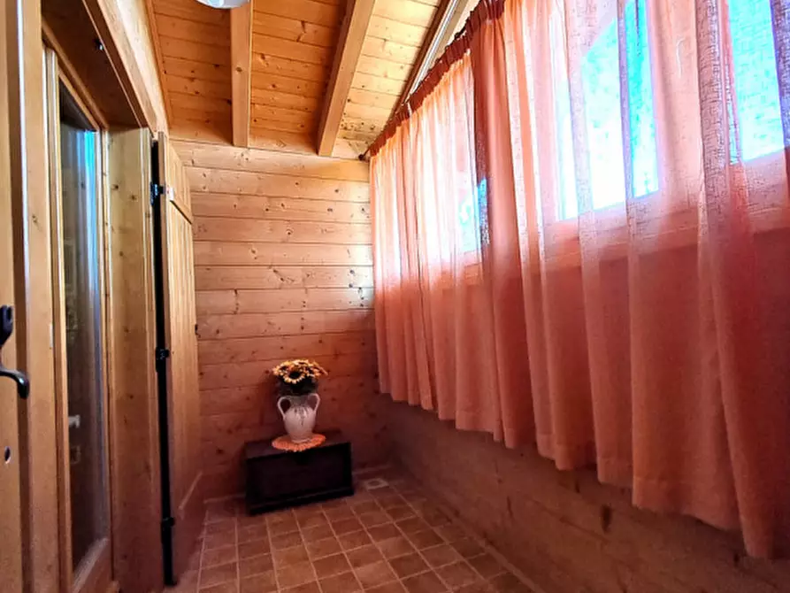 Immagine 25 di Villa in vendita  a Passignano Sul Trasimeno