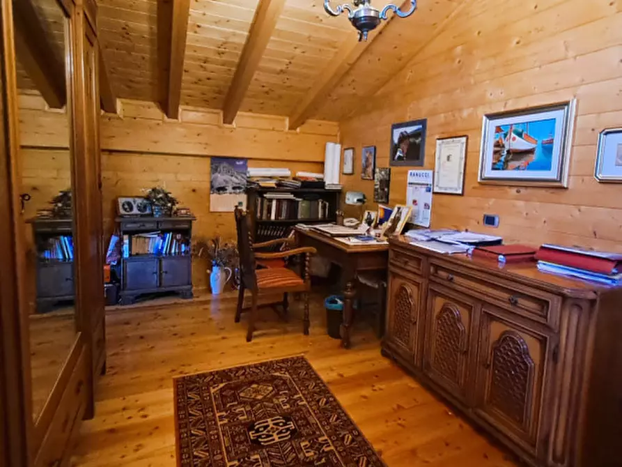 Immagine 26 di Villa in vendita  a Passignano Sul Trasimeno