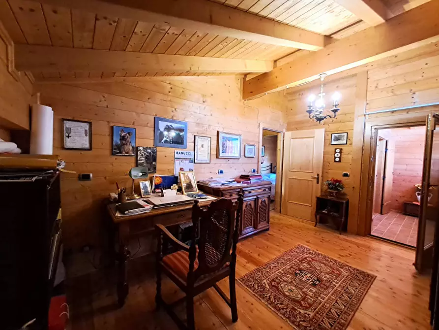 Immagine 27 di Villa in vendita  a Passignano Sul Trasimeno