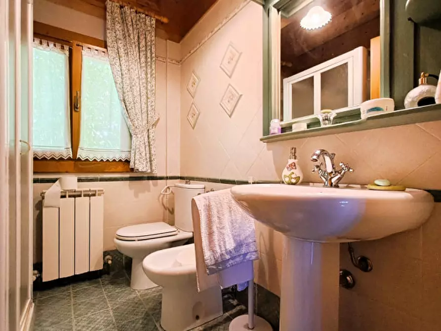 Immagine 29 di Villa in vendita  a Passignano Sul Trasimeno