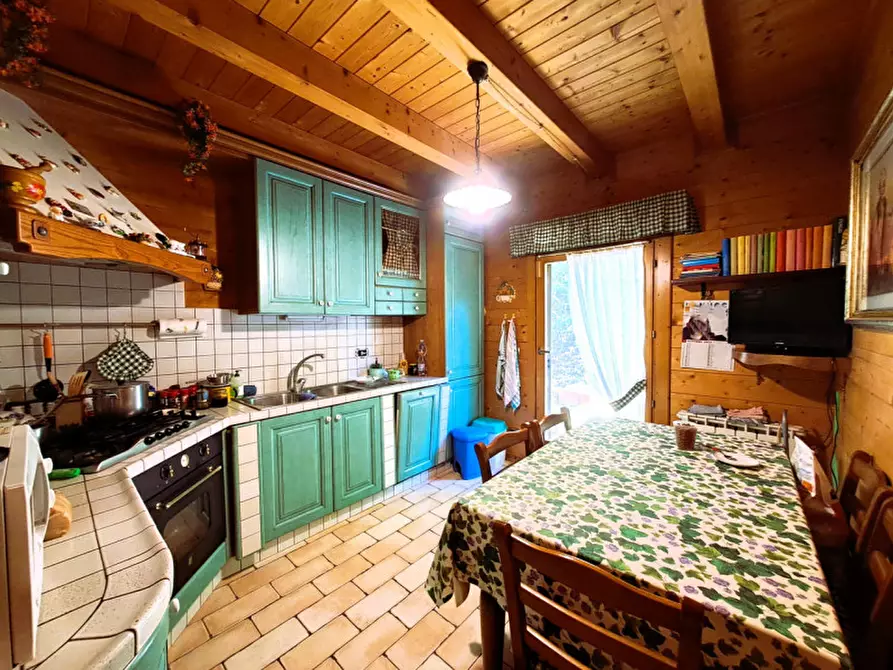 Immagine 30 di Villa in vendita  a Passignano Sul Trasimeno