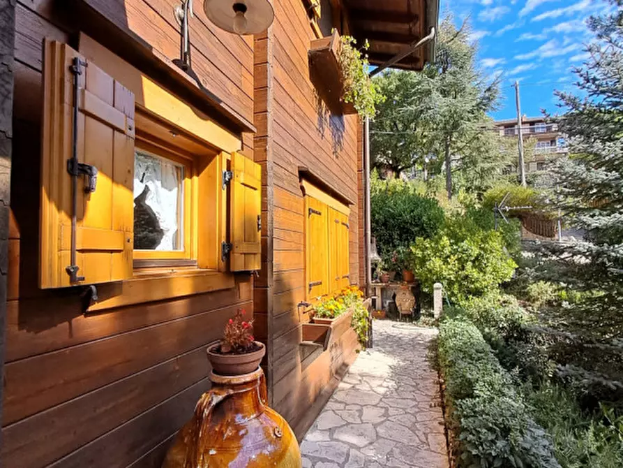 Immagine 45 di Villa in vendita  a Passignano Sul Trasimeno