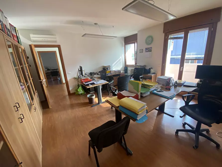 Immagine 12 di Ufficio in vendita  a Padova