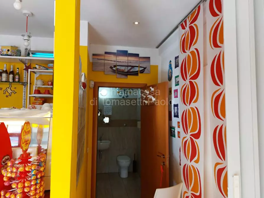 Immagine 4 di Attività commerciale in vendita  a Fano