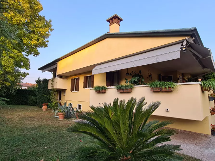 Immagine 1 di Villa in vendita  in Via Miranese a Venezia