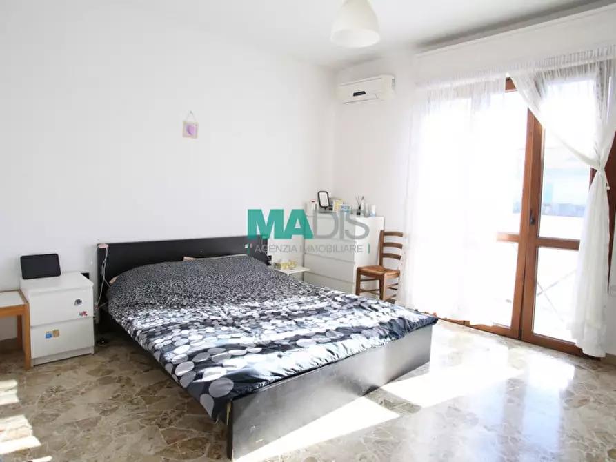 Immagine 1 di Appartamento in vendita  in Via Francesco Baracca a Prato