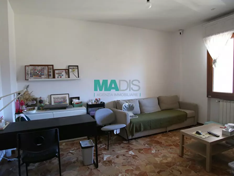 Immagine 3 di Appartamento in vendita  in Via Francesco Baracca a Prato