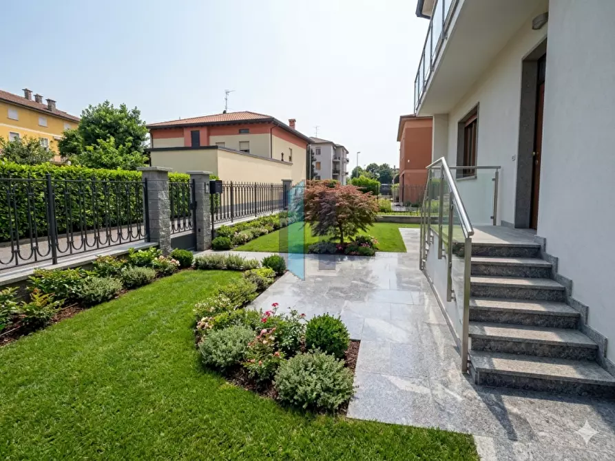 Immagine 3 di Casa indipendente in vendita  in Via Roma a Valbrembo