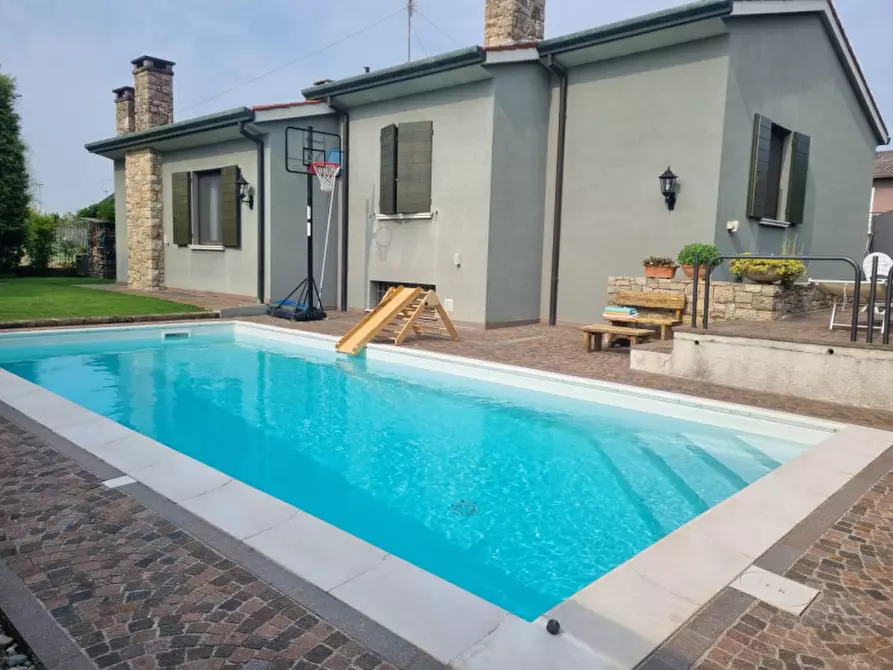 Immagine 1 di Villa in vendita  in Via San Gervasio a Manerbio